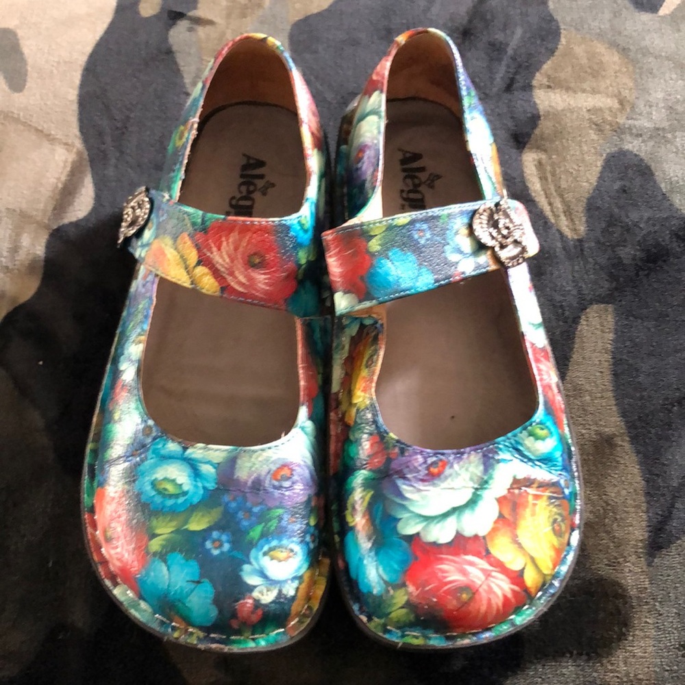 Nursing clogs